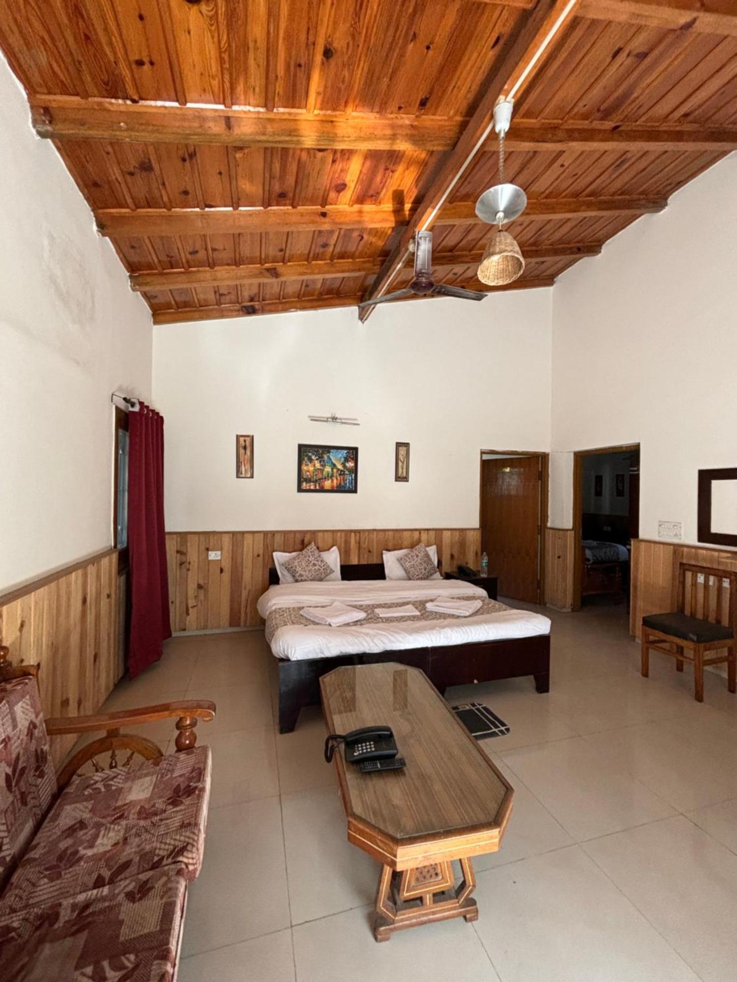 Ivy The Boutique Hotel Near Neem Karoli Temple ナイニタール エクステリア 写真