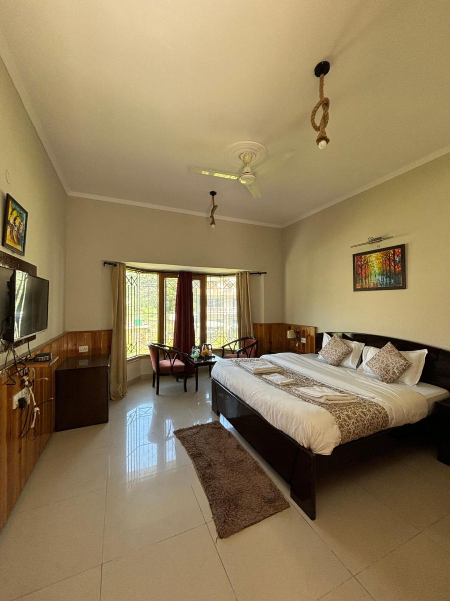 Ivy The Boutique Hotel Near Neem Karoli Temple ナイニタール エクステリア 写真