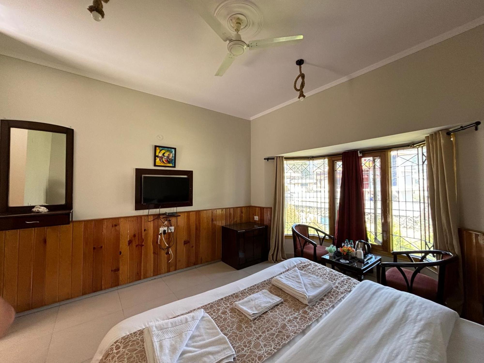 Ivy The Boutique Hotel Near Neem Karoli Temple ナイニタール エクステリア 写真