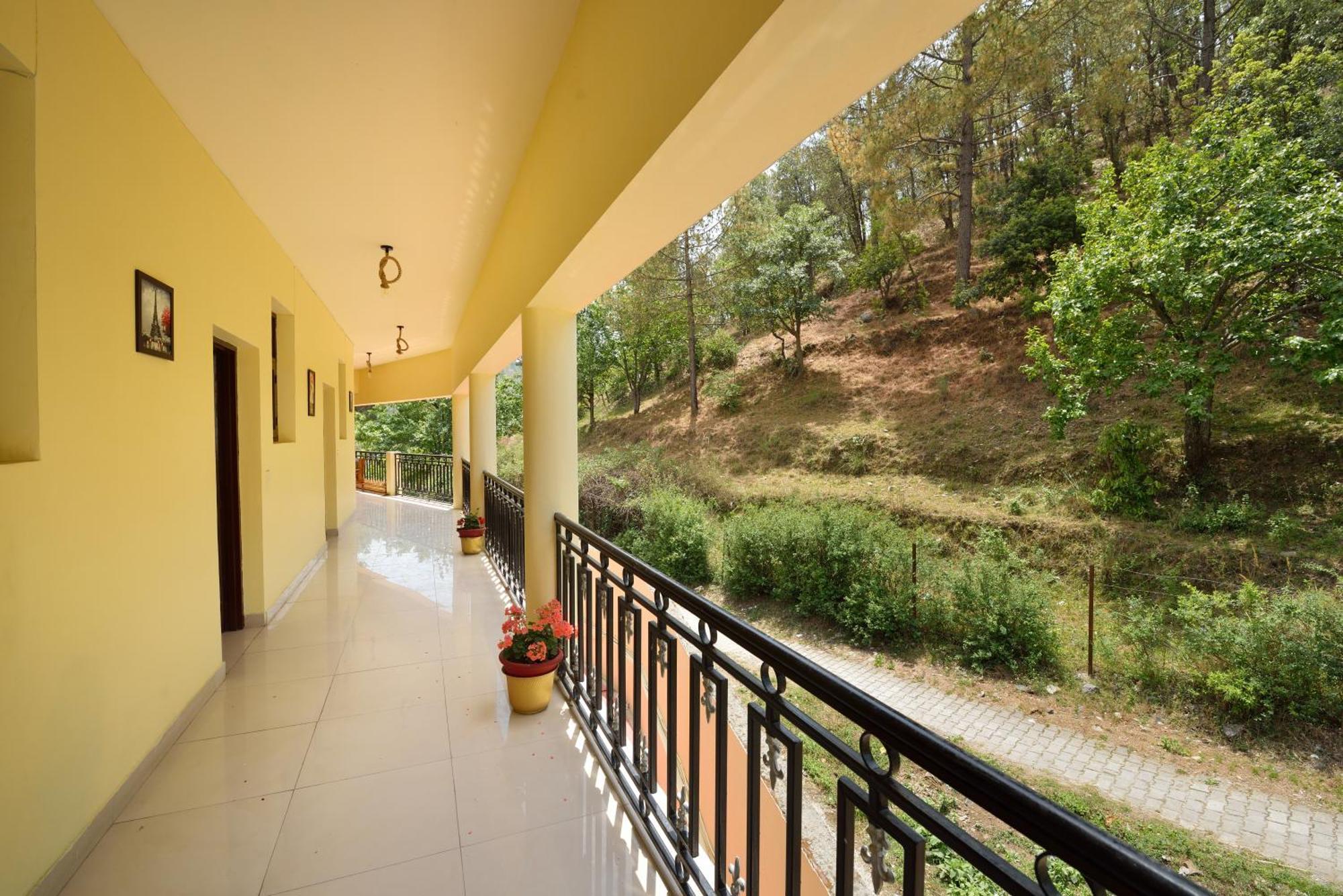 Ivy The Boutique Hotel Near Neem Karoli Temple ナイニタール エクステリア 写真