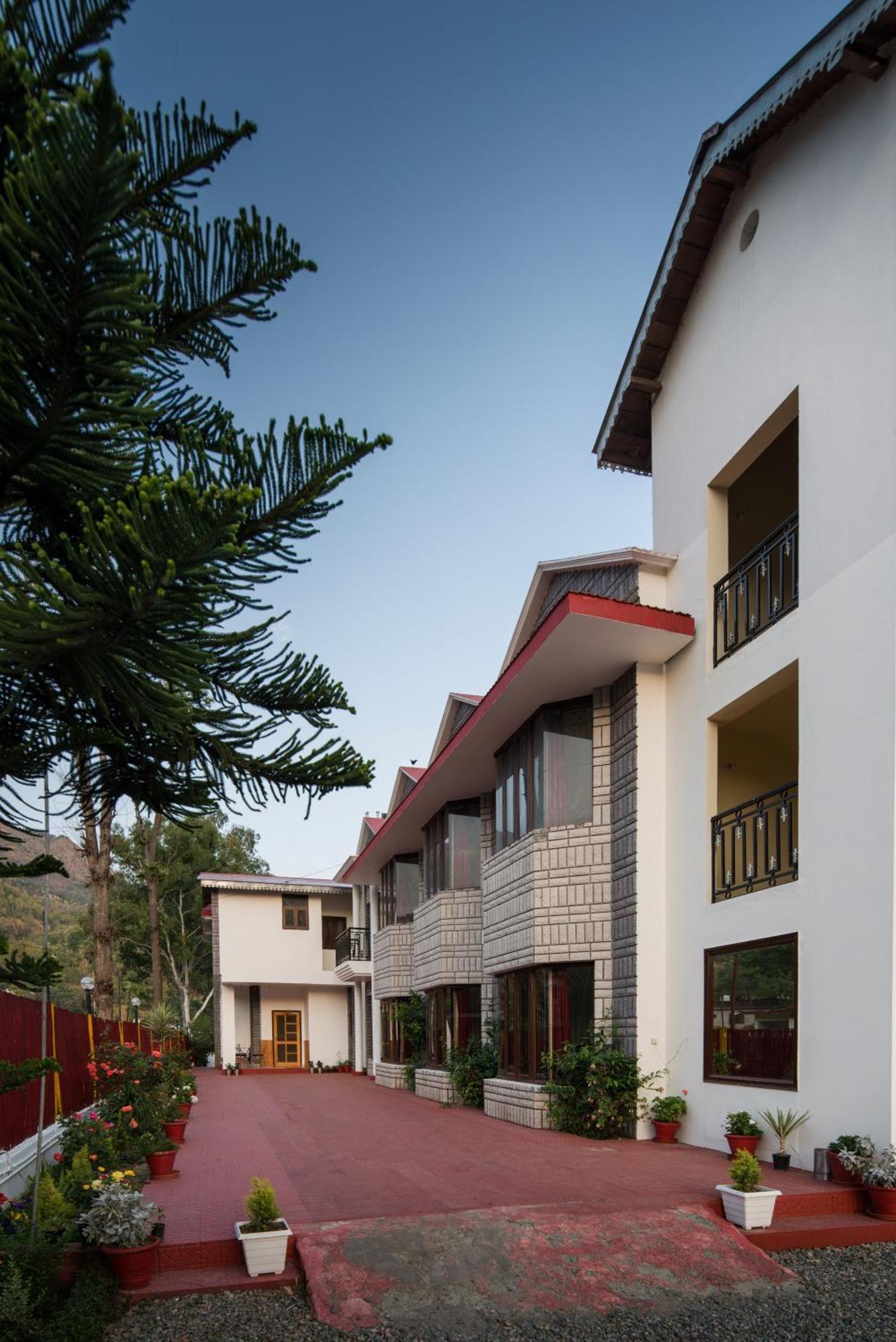 Ivy The Boutique Hotel Near Neem Karoli Temple ナイニタール エクステリア 写真