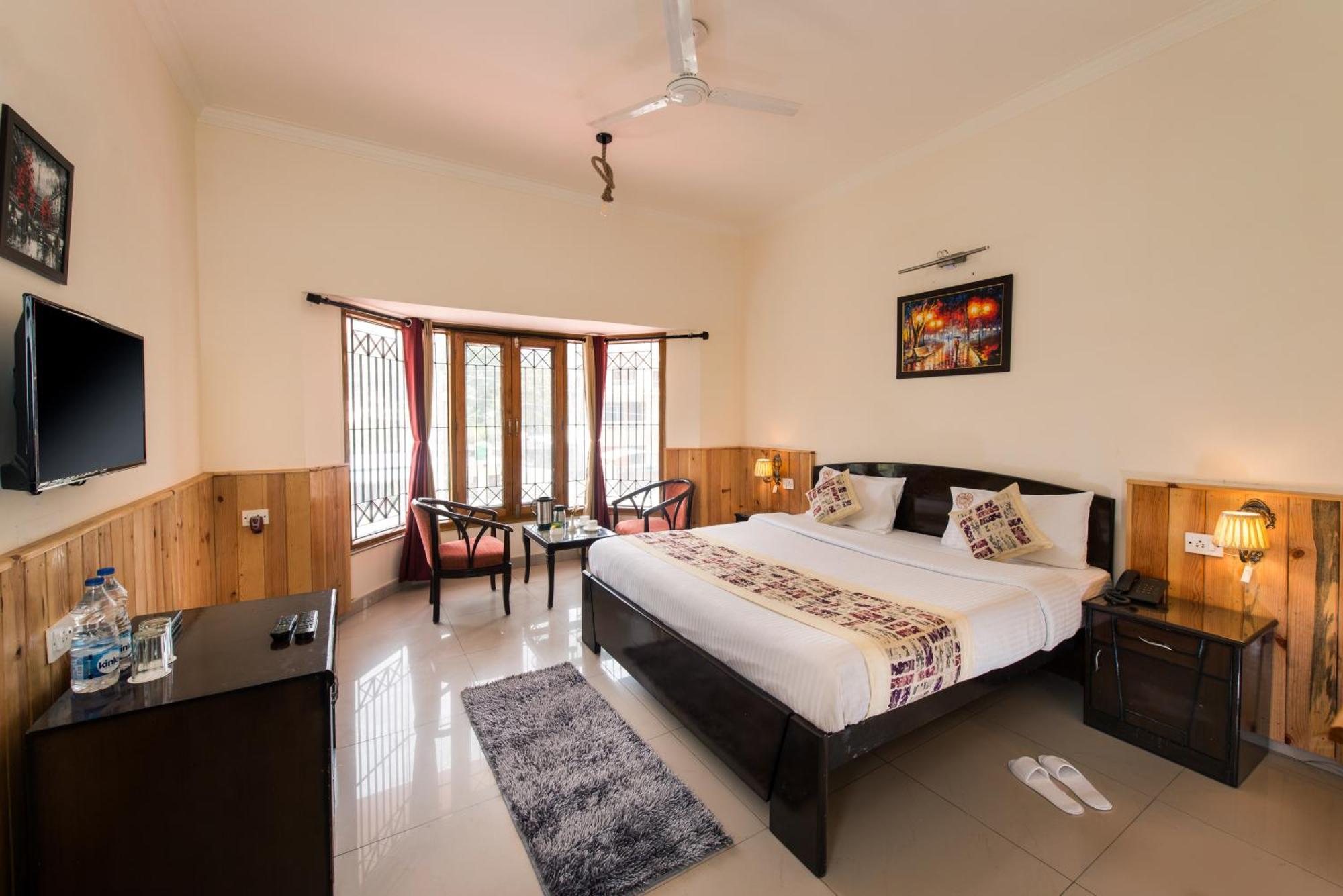 Ivy The Boutique Hotel Near Neem Karoli Temple ナイニタール エクステリア 写真