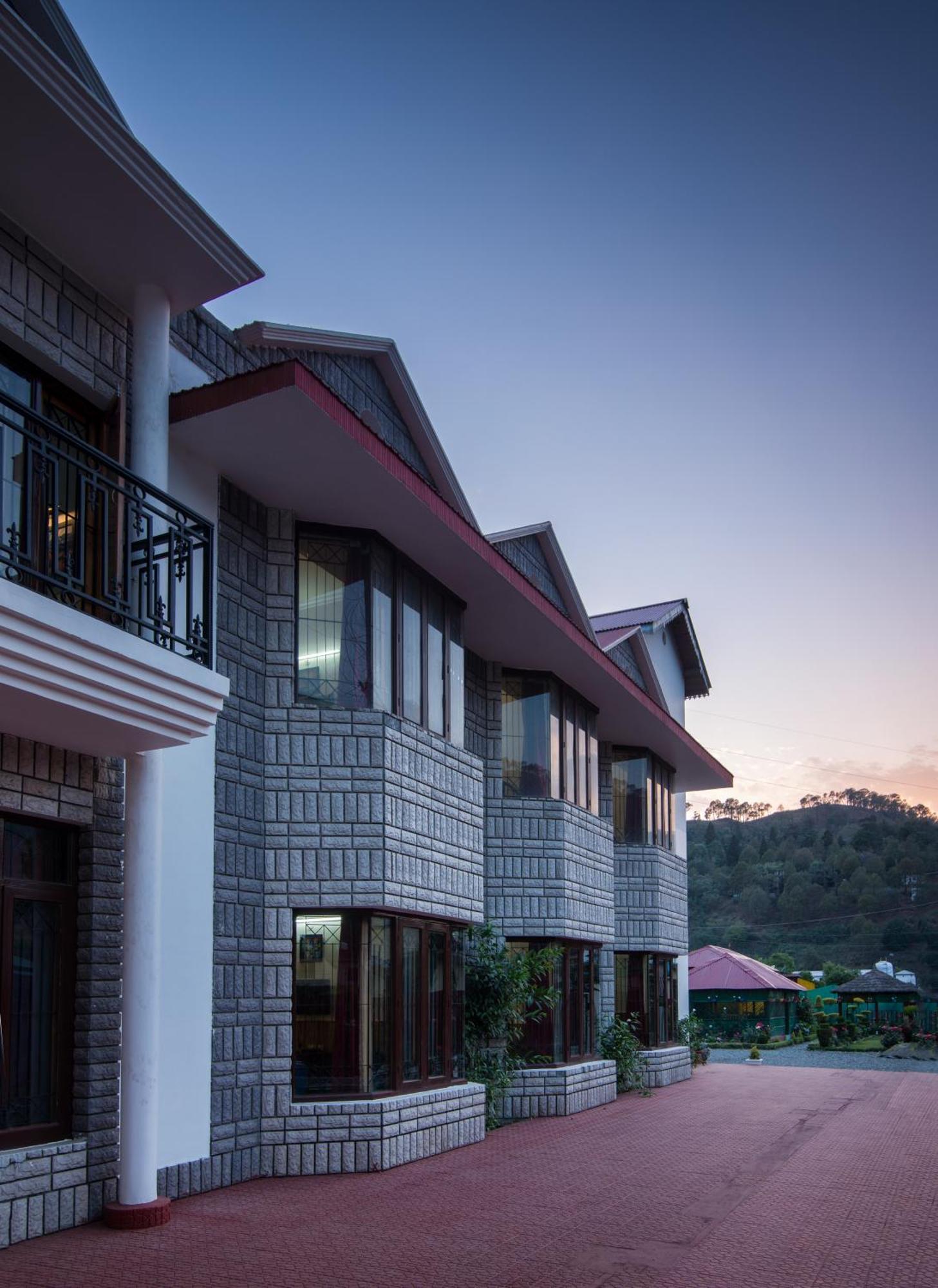 Ivy The Boutique Hotel Near Neem Karoli Temple ナイニタール エクステリア 写真