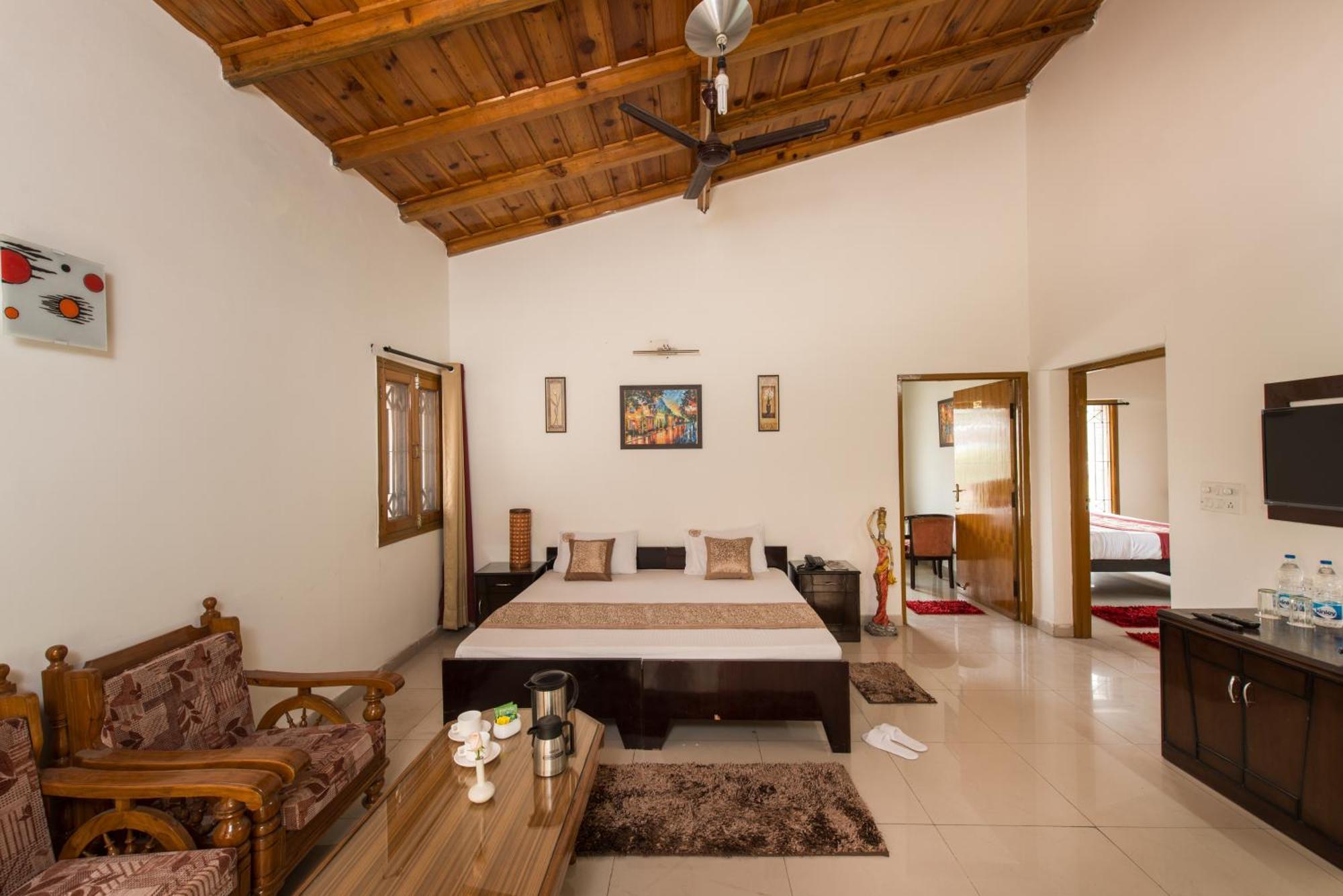 Ivy The Boutique Hotel Near Neem Karoli Temple ナイニタール エクステリア 写真